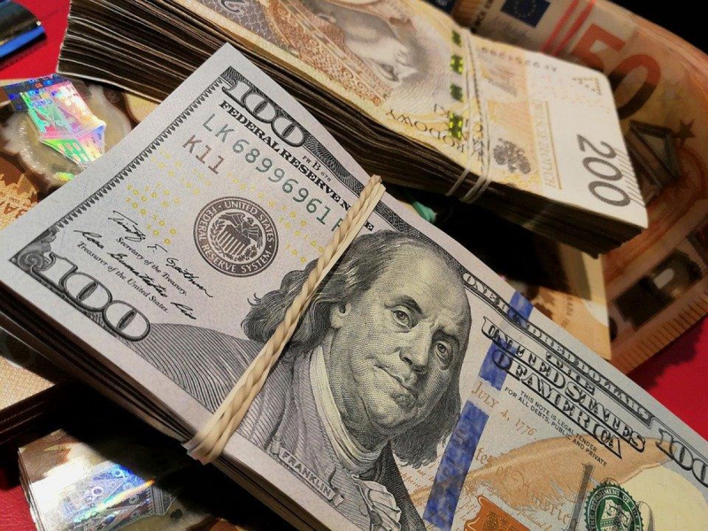 The dollar has exceeded 100 rubles on record, trading on the MICEX and the St. Petersburg Stock Exchange has been suspended