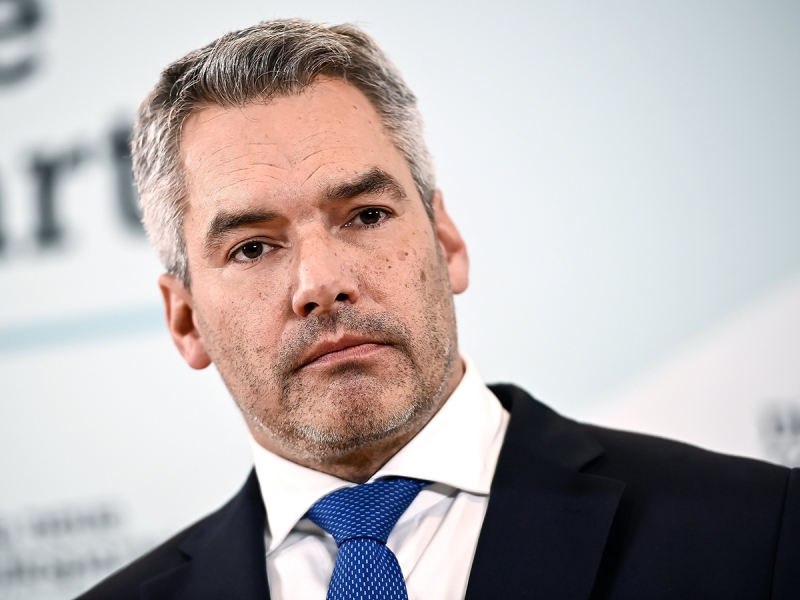 Austrian Chancellor Nehammer said that Putin allowed to pay for gas in euros