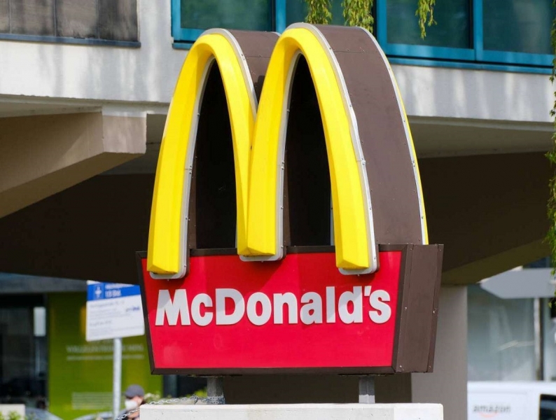 Russians have proposed almost 3,000 funny names for the new McDonald's
