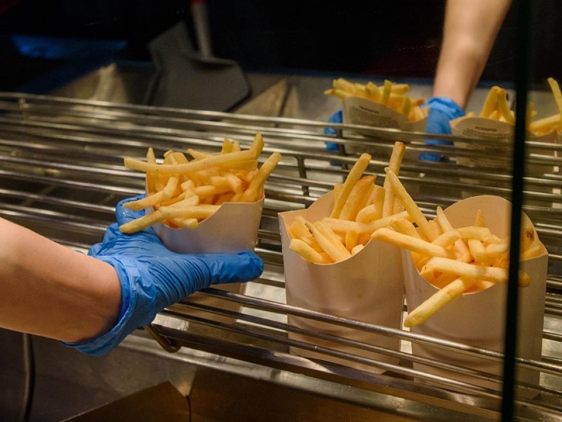 In «Delicious — and dot» reported a refusal to supply French fries producers