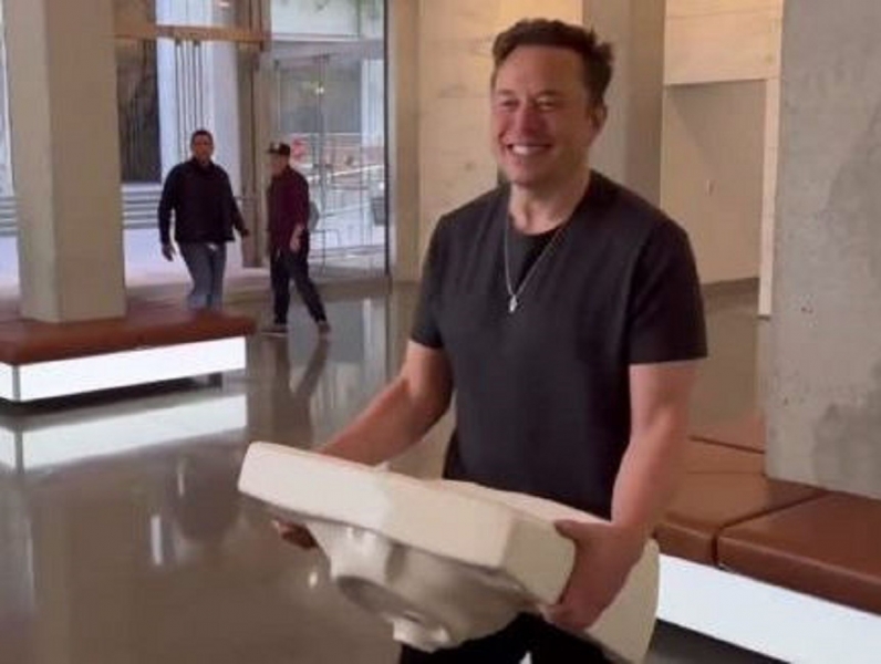 Elon Musk came to Twitter headquarters with a sink in his hands